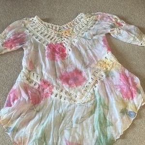 Women’s blouse size medium, never been worn before